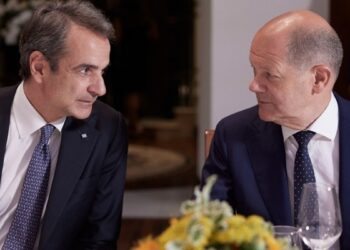 Ο πρωθυπουργός Κυριάκος Μητσοτάκης με τον Γερμανό καγκελάριο Όλαφ Σολτς (Φωτ.: ΑΠΕ-ΜΠΕ)