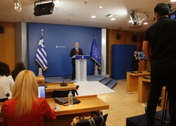 Ο κυβερνητικός εκπρόσωπος, Γιάννης Οικονόμου, μιλά στην ενημέρωση των πολιτικών συντακτών και ανταποκριτών ξένου Τύπου, Αθήνα, Πέμπτη 6 Οκτωβρίου 2022. (Φωτ.: ΑΠΕ-ΜΠΕ/Αλέξανδρος Βλάχος)