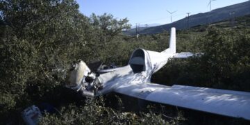 Πτώση μονοκινητήριου αεροσκάφους κοντά στην Εθνική Οδό στο ύψος της λίμνης Υλίκης. Τετάρτη 19 Οκτωβρίου (Φωτ.: Eurokinissi/Μιχάλης Καραγιάννης)