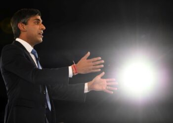 Ο Ρίσι Σούνακ κέρδισε την κούρσα διαδοχής των Τόρις (φωτ.: EPA/NEIL HALL)