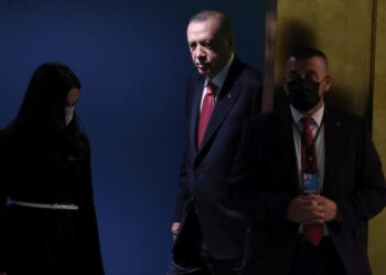 Ο Τούρκος πρόεδρος ενώ ετοιμάζεται να μιλήσει στην 77η Γενική Συνέλευση του ΟΗΕ, στη Νέα Υόρκη (φωτ.: EPA/JASON SZENES)