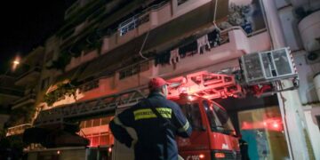 Η πολυκατοικία στον Νέο Κόσμο, όπου εκδηλώθηκε η πυρκαγιά (φωτ.: Στέλιος Στεφάνου / Eurokinissi)