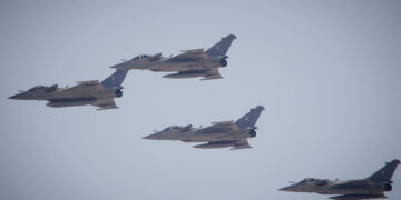 Τα ελληνικά Rafale στη στρατιωτική παρέλαση στην Αθήνα, τον Μάρτιο του 2022
(φωτ.: EUROKINISSI / Βασίλης Ρεμπάπης)