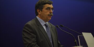 Ο Αντώνης Σκυλλάκος μιλά σε ημερίδα για τα ΜΜΕ το 2013, περίοδο κατά την οποία ήταν πρόεδρος του ΑΠΕ-ΜΠΕ (Φωτ.: Eurokinissi/Χρήστος Μπόνης)