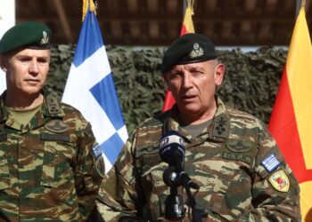 Ο  αρχηγός ΓΕΕΘΑ στρατηγός Κωνσταντίνος Φλώρος, στη στρατιωτική άσκηση «BALKAN SHIELD-22» στο Κέντρο Εκπαίδευσης Τεθωρακισμένων (ΚΕΤΘ) στον Αυλώνα Αττικής, Παρασκευή 4 Νοεμβρίου 2022.(Φωτ.: Eurokinissi/Σωτήρης Δημητρόπουλος)