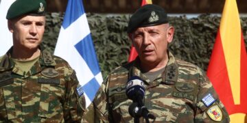 Ο  αρχηγός ΓΕΕΘΑ στρατηγός Κωνσταντίνος Φλώρος, στη στρατιωτική άσκηση «BALKAN SHIELD-22» στο Κέντρο Εκπαίδευσης Τεθωρακισμένων (ΚΕΤΘ) στον Αυλώνα Αττικής, Παρασκευή 4 Νοεμβρίου 2022.(Φωτ.: Eurokinissi/Σωτήρης Δημητρόπουλος)