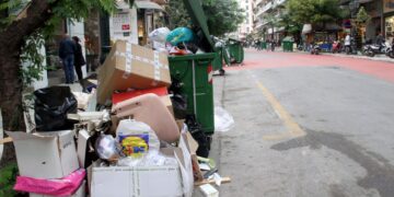 Σκουπίδια στους δρόμους της Θεσσαλονίκης λόγω της απεργίας των εργαζομένων (Φωτ. αρχείου: MotionTeam/Κώστας Παπαδόπουλος)