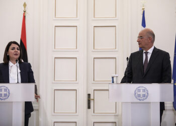 Στιγμιότυπο από την κοινή συνέντευξη Τύπου των υπουργών Εξωτερικών Ελλάδας και Λιβύης μετά τη συνάντησή τους στην Αθήνα στις 6 Σεπτεμβρίου 2021 (φωτ.: EUROKINISSI / Σωτήρης Δημητρόπουλος)