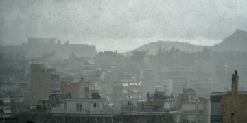 Ισχυρή βροχόπτωση στην περιοχή της Νέας Σμύρνης κατά το πέρασμα της κακοκαιρίας «EVA» από την Αττική
(φωτ.: EUROKINISSI / Γιώργος Κονταρίνης)