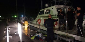 Σωσίβια των μεταναστών σε σκάφος του Λιμενικού (φωτ.: αρχείο EUROKINISSI / Αργύρης Μαντίκος)