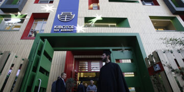 Ο πατέρας Αντώνιος Παπανικολάου της «Κιβωτού του Κόσμου» στα εγκαίνια του Κέντρου Πρόνοιας Μητέρας και Παιδιού στον Κολωνό (φωτ.: ΑΠΕ-ΜΠΕ / Αλέξανδρος Βλάχος)