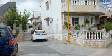 Το σπίτι στις Καλυθιές Ρόδου όπου δολοφονήθηκε η 75χρονη από την οικιακή βοηθό (φωτ.: Ροδιακή)