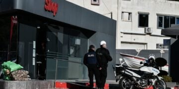 Πυροβολισμοί έξω από πρατήριο υγρών καυσίμων στη Λεωφόρο Λαυρίου, Δευτέρα 26 Δεκεμβρίου 2022. (Φωτ.: Eurokinissi/Τατιάνα Μπόλαρη)