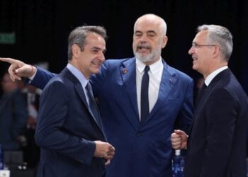 Κυριάκος Μητσοτάκης, Έντι Ράμα και Γενς Στόλτενμπεργκ στη Σύνοδο του NATO στη Μαδρίτη, τον περασμένο Ιούνιο (φωτ. αρχείου: EPA/J.J Guillen)