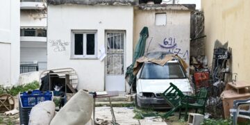 Στιγμιότυπο από εγκαταλελειμμένο σπίτι επί της οδού Μυλοποτάμου στο Ίλιον όπου από την έρευνα της Αστυνομίας προέκυψε πως εκεί οκτώ ανήλικοι, επί ένα μήνα, βίαζαν και κακοποιούσαν 15χρονο συμμαθητή τους.
(φωτ.: Μιχάλης Καραγιάννης/EUROKINISSI)