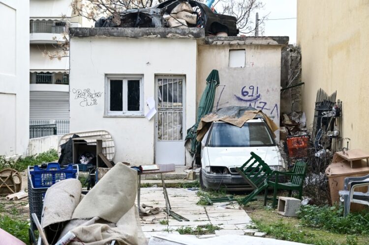 Στιγμιότυπο από εγκαταλελειμμένο σπίτι επί της οδού Μυλοποτάμου στο Ίλιον όπου από την έρευνα της Αστυνομίας προέκυψε πως εκεί οκτώ ανήλικοι, επί ένα μήνα, βίαζαν και κακοποιούσαν 15χρονο συμμαθητή τους.
(φωτ.: Μιχάλης Καραγιάννης/EUROKINISSI)
