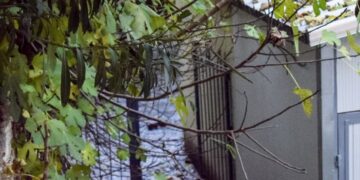 Εικόνα από το σημείο όπου έγινε έκρηξη σε καυστήρα, στο λεβητοστάσιο του 9ου Δημοτικού Σχολείου Σερρών (φωτ.: Anexartitos.gr/ EUROKINISSI)