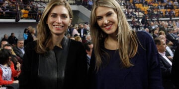 Η Μανταλένα και η Εύα Καϊλή στο ιδρυτικό συνέδριο του ΚΙΝΑΛ, το 2018 (φωτ.: EUROKINISSI / Χρήστος Μπόνης)