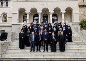 Στη διάρκεια της επίσκεψής του, εκτός από ιερό ναό Πρωτάτου στις Καρυές, ο Νίκος Δένδιας θα επισκεφθεί το κτίριο της Διοίκησης του Αγίου Όρους, καθώς και τις Ιερές Μονές Παντοκράτορος, Ξενοφώντος, Διονυσίου και Δοχειαρίου (φωτ.: EUROKINISSI/Γραφείο Τύπου υπουργείου Εξωτερικών)