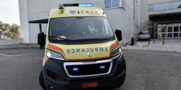 Ασθενοφόρο έξω από το νοσοκομείο Πύργου (φωτ. αρχείου: EUROKINISSI / ilialive.gr / Γιάννης Σπυρούνης)