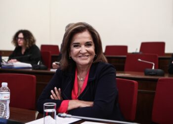Η Ντόρα Μπακογιάννη σε παλιότερη συνεδρίαση της επιτροπής Εθνικής Άμυνας και Εξωτερικών Υποθέσεων (φωτ.: EUROKINISSI/ Σωτήρης Δημητρόπουλος)