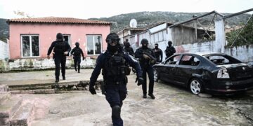 Οι αστυνομικές δυνάμεις έχουν εντολή να έχουν έντονη αλλά όχι προκλητική παρουσία και να επέμβουν άμεσα σε περίπτωση επεισοδίων (φωτ.: EUROKINISSI/Μιχάλης Καραγιάννης)