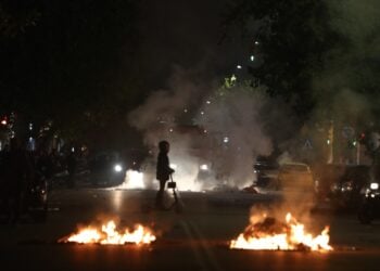 Στα σημεία των οδοφραγμάτων παρέμεναν σε επιφυλακή αστυνομικές δυνάμεις (φωτ.: Motionteam / Βασίλης Βερβερίδης)
