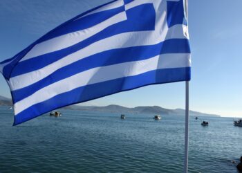 Θεοφάνια –Αγιασμός των υδάτων στο λιμάνι της Νέας Κίου (Φωτ. αρχείου: Eurokinissi/Βασίλης Παπαδόπουλος)
