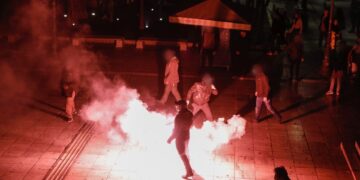 Εικόνα από την πλατεία Ρηγίλλης όπου έγιναν επεισόδια (φωτ.: Γιώργος Κονταρίνης / EUROKINISSI)