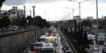 Σημερινή εικόνα από την Εθνική Οδό Αθηνών-Λαμίας, στο ύψος του Κηφισσού, όπου επίσης υπήρχαν κυκλοφοριακά προβλήματα (φωτ.: Μιχάλης Καραγιάννης/EUROKINISSI)