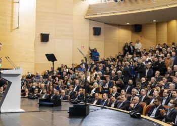 Ο πρωθυπουργός Κυριάκος Μητσοτάκης μιλάει κατά τη διάρκεια πολιτικής συγκέντρωσης της Νέας Δημοκρατίας, στο Μέγαρο Μουσικής Κομοτηνής, την Παρασκευή 13 Ιανουαρίου 2023. (Φωτ.: Γραφείο Τύπου πρωθυπουργού/ΑΠΕ-ΜΠΕ)