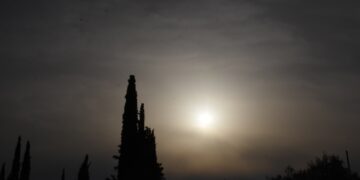 Σύμφωνα με την πρόγνωση της ΕΜΥ, οι σημερινές μετεωρολογικές συνθήκες θα ευνοήσουν τη μεταφορά σκόνης από την Αφρική (φωτ.: EUROKINISSI/Βασίλης Παπαδόπουλος)