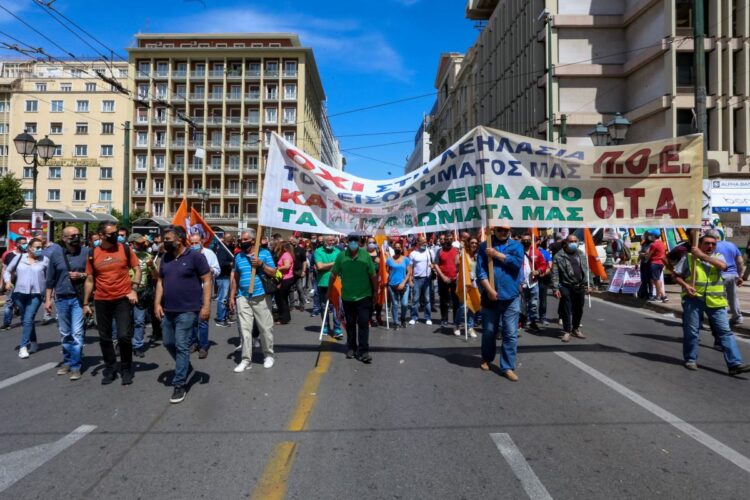 Στιγμιότυπο από παλιότερη κινητοποίηση της ΠΟΕ-ΟΤΑ, στο κέντρο της Αθήνας (φωτ.: EUROKINISSI/Χρήστος Μπόνης)