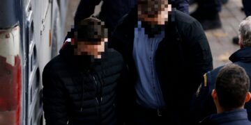 Οι κατηγορούμενοι για τη δολοφονία του Άλκη Καμπανού προσέρχονται στο Μικτό Ορκωτό Δικαστήριο Θεσσαλονίκης (φωτ.: ΑΠΕ-ΜΠΕ/Αχιλλέας Χήρας)