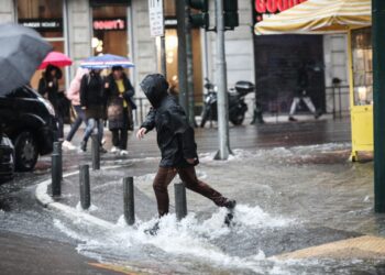 Λόγω της έντονης βροχόπτωσης, η ΕΛΑΣ προχώρησε σε διακοπή της κυκλοφορίας σε διάφορους δρόμους της Αθήνας (φωτ.: EUROKINISSI/Γιάννης Παναγόπουλος)