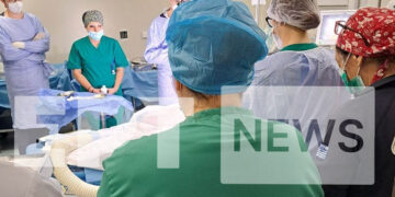 Ενός λεπτού σιγή στο χειρουργείο προτού ξεκινήσει η διαδικασία αφαίρεσης των οργάνων του 6χρονου Θωμά (πηγή: ΕΡΤ)