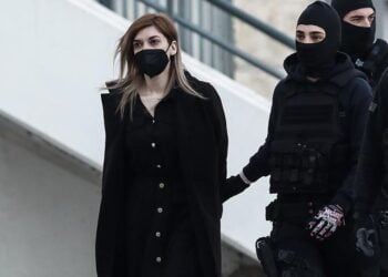 Η Ρούλα Πισπιρίγκου προσέρχεται στο Μικτό Ορκωτό Δικαστήριο (φωτ.: EUROKINISSI / Γιάννης Παναγόπουλος)