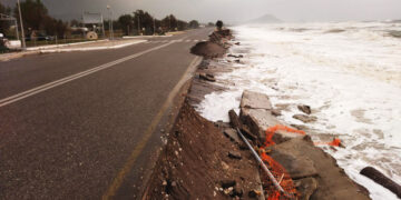 Ο παραλιακός δρόμος της κοινότητας Αφάντου (φωτ.: rodiaki.gr)