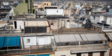Πολυκατοικίες του Μεταξουργείου στην Αθήνα, από ψηλά (φωτ.: EUROKINISSI / Χρήστος Μπόνης)