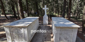 Οι βασιλικοί τάφοι στο Τατόι (φωτ.: Χριστίνα Κωνσταντάκη)