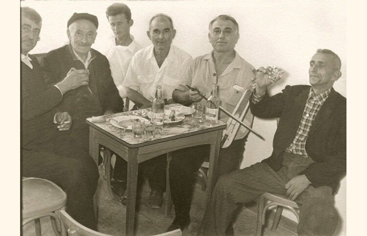 Ο Ζώρας Μελισσανίδης με τη λύρα του, πιστός υπηρέτης της ποντιακής παράδοσης