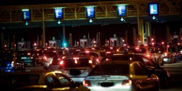 Αυξημένη η κίνηση στις εθνικές οδούς, λόγω επιστροφής των εκδρομέων (φωτ. αρχείου: Eurokinissi/Χρήστος Μπόνης)