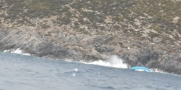 Φωτογραφία αρχείου από λέμβο που ναυάγησε ανοιχτά της Λέρου (Φωτ.: Λιμενικό Σώμα-Ελληνική Ακτοφυλακή/Eurokinissi)