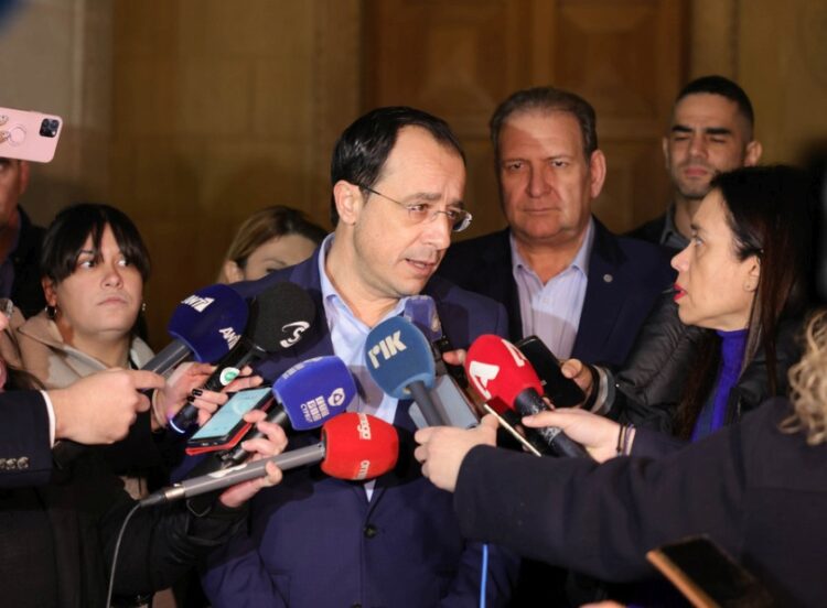 Ο νέος πρόεδρος της Κύπρου Νίκος Χριστοδουλίδης, έξω από το Προεδρικό Μέγαρο της Λευκωσίας (φωτ.: ΑΠΕ-ΜΠΕ/ ΡΙΟ/Σταύρος Ιωαννίδης)