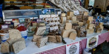 Στιγμιότυπα από τη Βαρβάκειο αγορά της Αθήνας (φωτ.: Τατιάνα Μπόλαρη / EUROKINISSI)