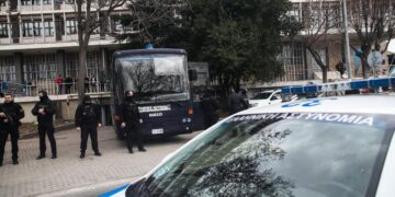 H σημερινή συνεδρίαση στα δικαστήρια της Θεσσαλονίκης άρχισε και τελείωσε με την κατάθεση τού μάρτυρα αστυνομικού από το Τμήμα Εγκλημάτων κατά Ζωής Θεσσαλονίκης (φωτ.: ΜΟΤΙΟΝΤΕΑΜ/Βασίλης Βερβερίδης)