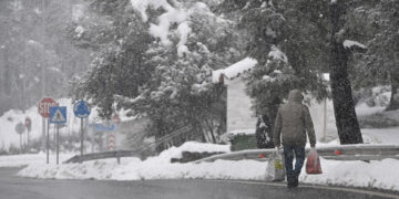 Χιονόπτωση στην Εθνική Οδό Αθηνών-Λαμίας (φωτ.: αρχείο EUROKINISSI / Αντώνης Νικολόπουλος)