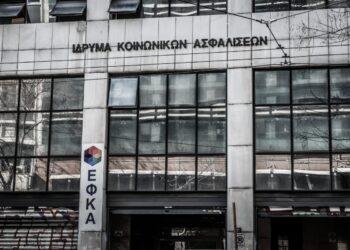Tο ποσό της εφάπαξ ενίσχυσης κλιμακώνεται και κυμαίνεται από 200 ευρώ έως 300 ευρώ, ενώ το ύψος της εξαρτάται τη μερική ή και καθόλου αύξηση, λόγω της προσωπικής διαφοράς, το ύψος της σύνταξης και άλλες τυχόν ενισχύσεις, που έλαβαν το προηγούμενο διάστημα (φωτ.: EUROKINISSI/Τατιάνα Μπόλαρη)