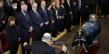 Κατερίνα Σακελλαροπούλου, Παναγιώτης Πικραμμένος και Κώστας Τασούλας (φωτ.: ΑΠΕ-ΜΠΕ / Αντώνης Βρόικος)