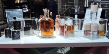 Όπως σημείωσε η Μαρία Δωροδούλη, στόχος της ποτοποιίας είναι να κατοχυρωθεί το συγκεκριμένο ρούμι ως ελληνικό προϊόν, καθώς δεν γνωρίζει να υπάρχει άλλο αντίστοιχο ποτό που να φτιάχνεται από φυσικό χυμό ζαχαροκάλαμου (φωτ.: Γιώργος Κουρκουρίκης)